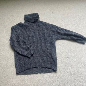 Old Navy gray sweater, size M